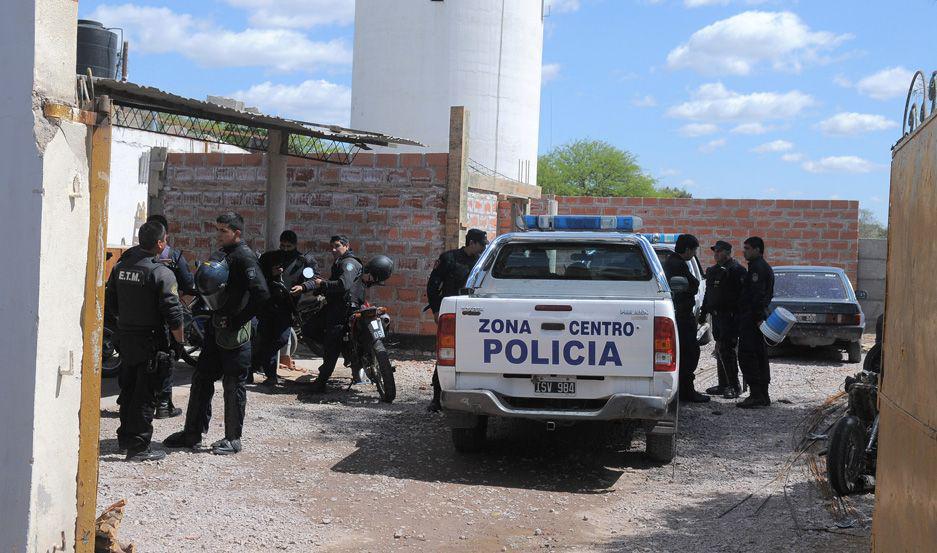 Roban un maletiacuten con doacutelares a empleada de una metaluacutergica