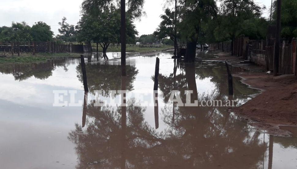 Las lluvias generaron anegamientos en determinados sectores de Weisburd