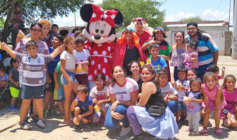 ldquoAyuacutedanos a ayudarrdquo compartioacute con chicos del comedor ldquoLos nintildeos felicesrdquo