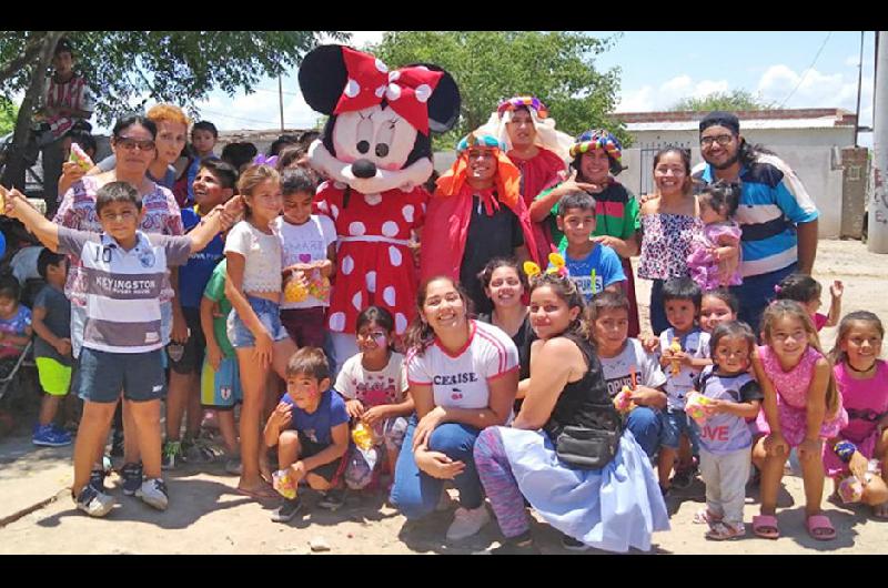 ldquoAyuacutedanos a ayudarrdquo compartioacute con chicos del comedor ldquoLos nintildeos felicesrdquo