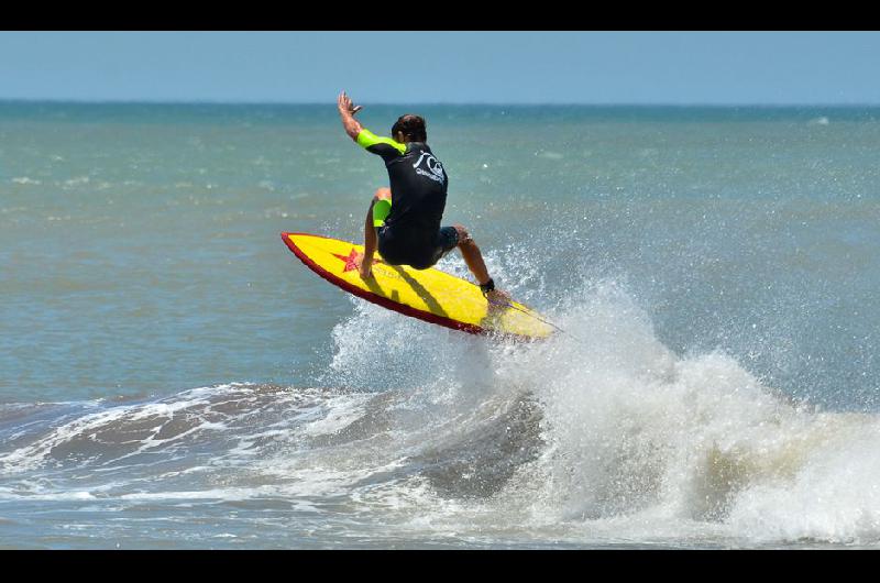 Fiesta del surf para honrar la tradicioacuten y celebrar el antildeo oliacutempico