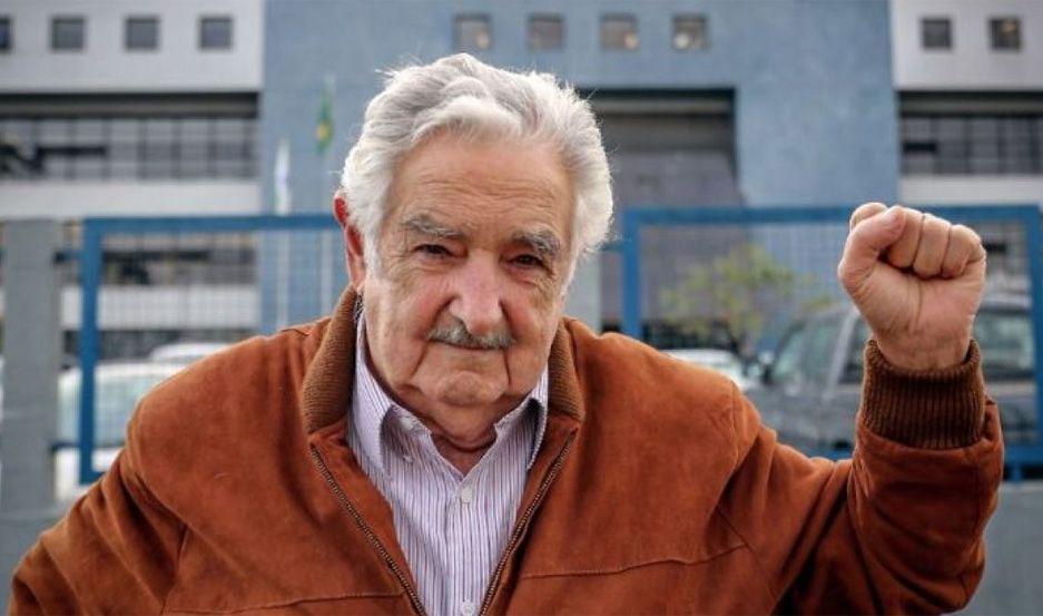 Mujica- ldquoEn vez de traer 100 mil cagadores argentinos preocupeacutemonos de los nuestrosrdquo