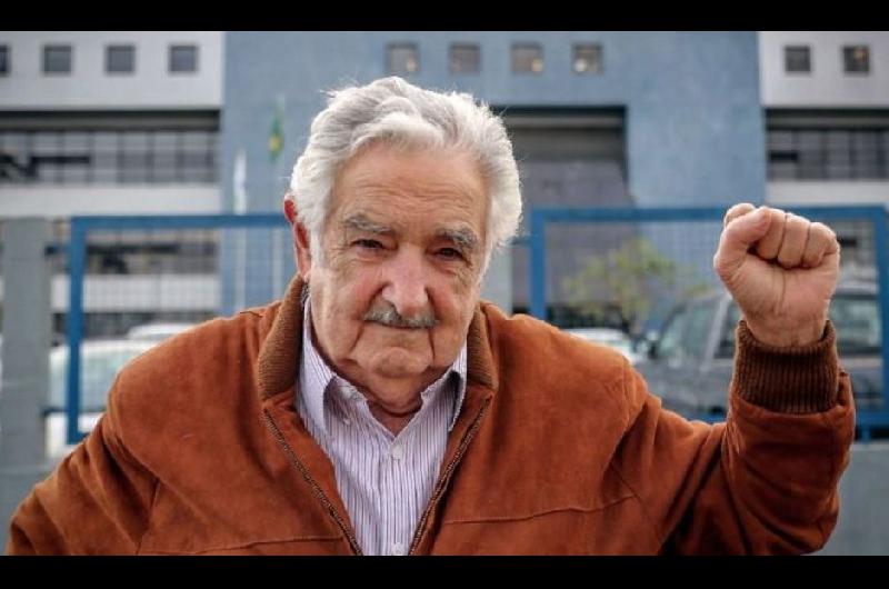 Mujica- ldquoEn vez de traer 100 mil cagadores argentinos preocupeacutemonos de los nuestrosrdquo