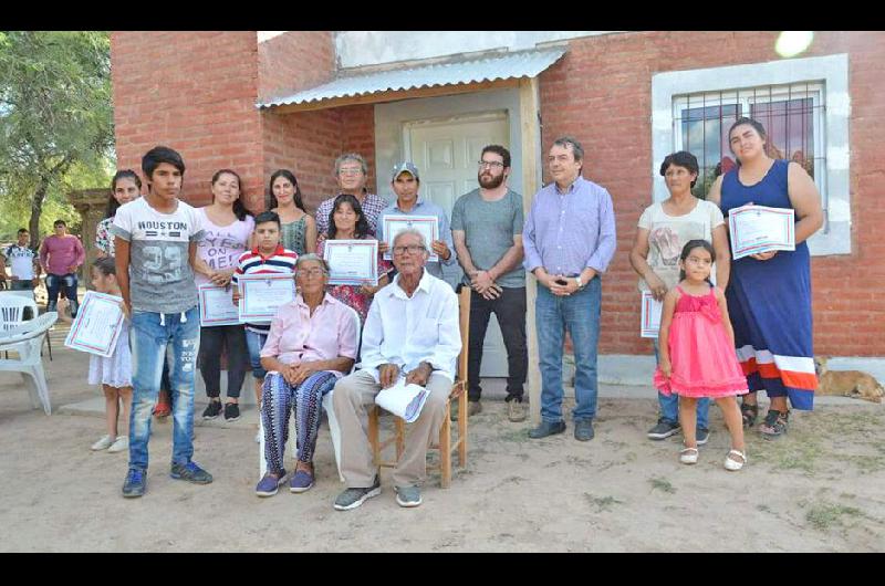 Niccolai entregoacute viviendas sociales en Atamisqui y Loreto