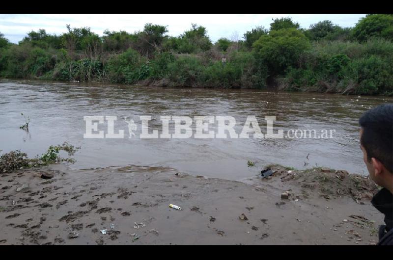 El rescate se produjo en las torrentosas aguas del río Albigasta