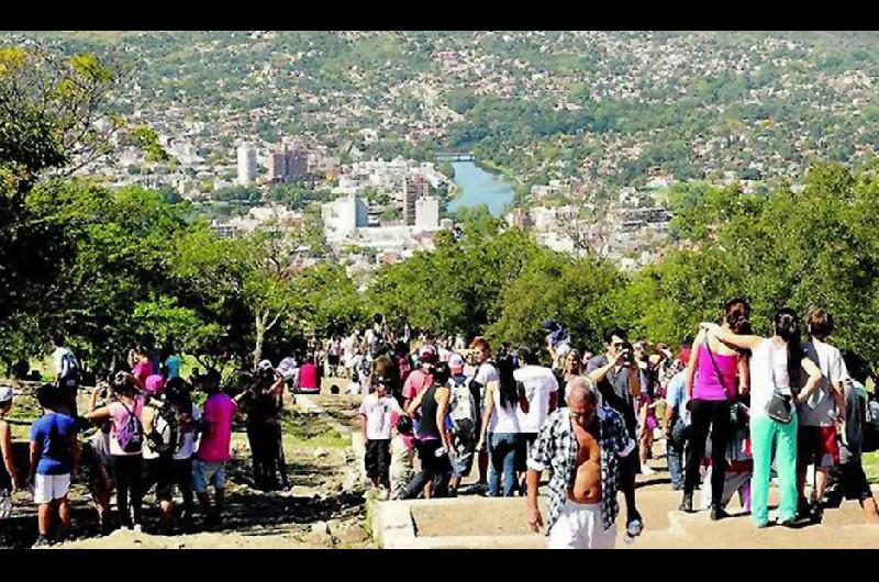 El ascenso al cerro de La Cruz es cada vez maacutes solicitado