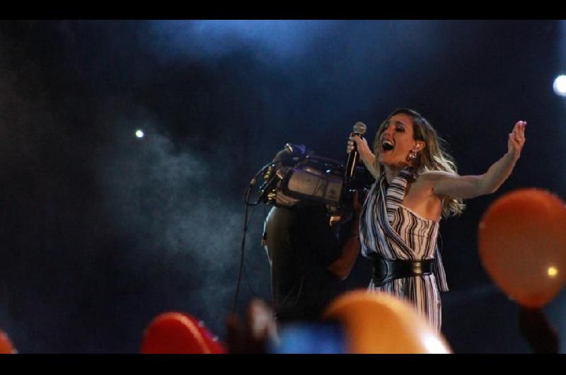 Soledad Pastorutti coronoacute la novena noche del Festival de Jesuacutes Mariacutea