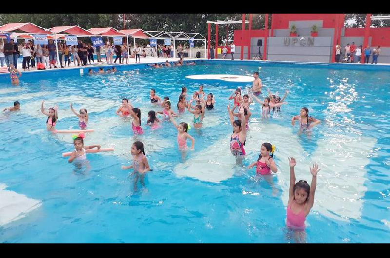 EXPOSICIÓN Los padres disfrutaron de la muestra de los niños que participaron de la colonia 
