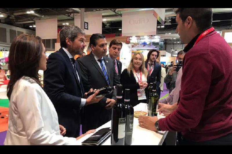 El ministro de Turismo de la Nación visitó el stand de Santiago del Estero en Madrid junto con Ricardo Sosa Matías Lammens