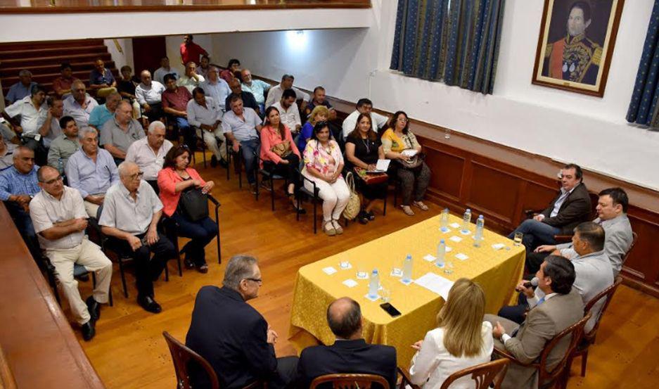 Mesa de diaacutelogo- importantes anuncios sobre tarifa de la luz boleto y paritarias docentes