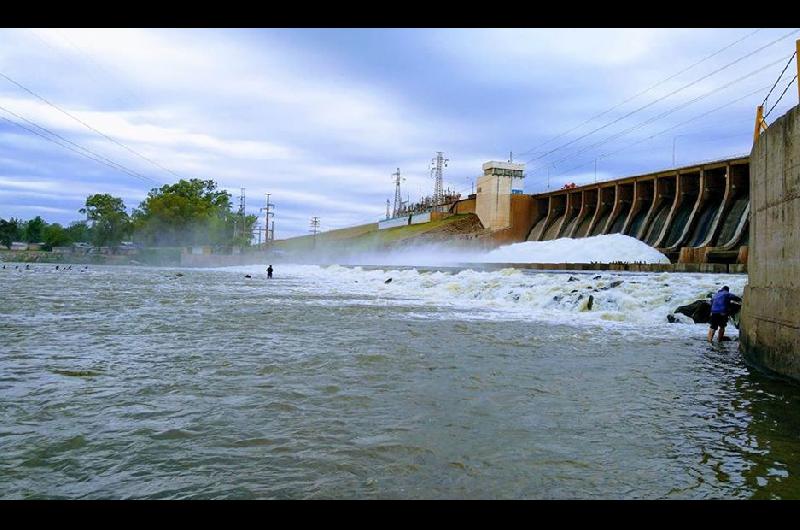 Recuerdan que estaacute prohibido nadar en las aguas del Embalse Riacuteo Hondo