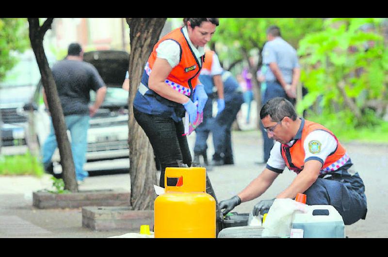 ATRACO El 12 de noviembre tres delincuentes interceptaron el radiotaxi en el que los empleados llevaban 2413080
