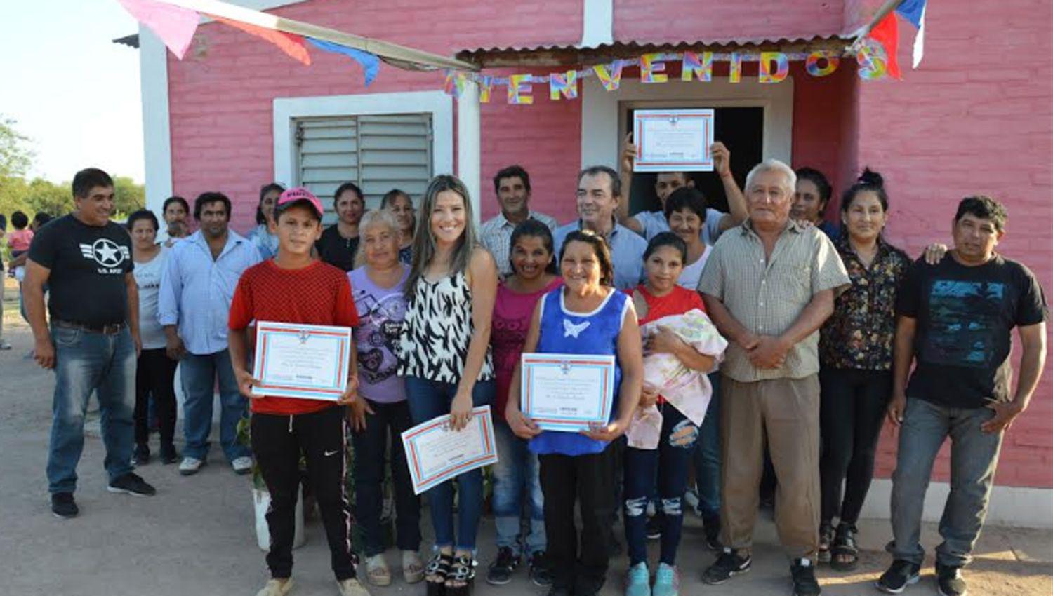 Las viviendas sociales fueron habilitadas en la localidad de Pozo del Castaño departamento Figueroa