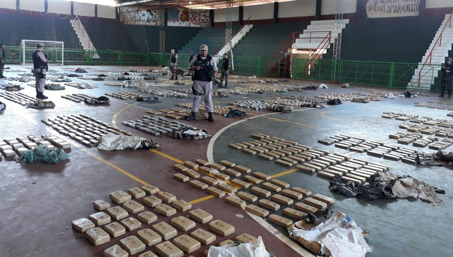 En un megaoperativo secuestraron casi dos toneladas de marihuana