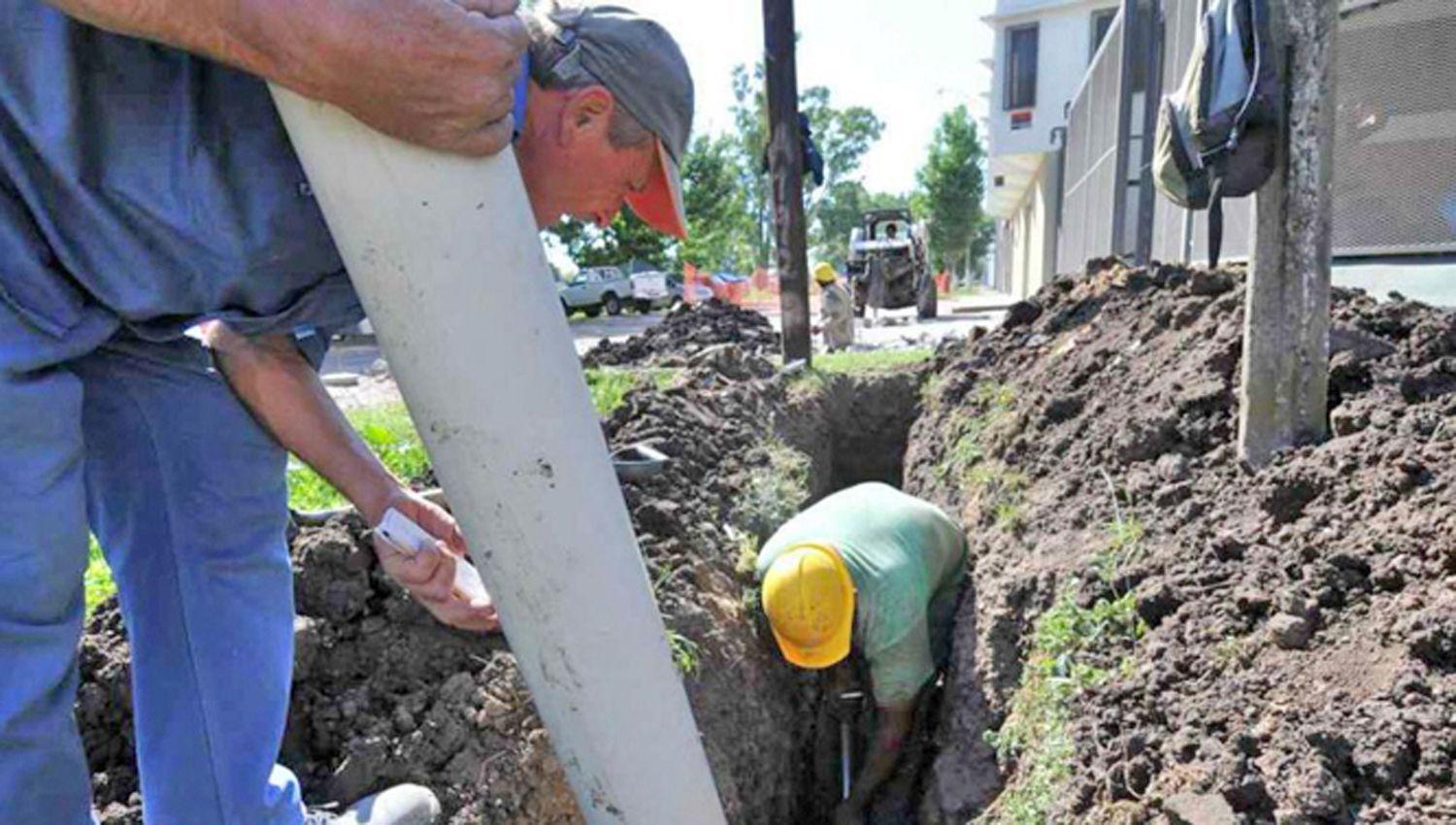 Construiraacuten una red de agua y de cloacas en el barrio Mariano Moreno