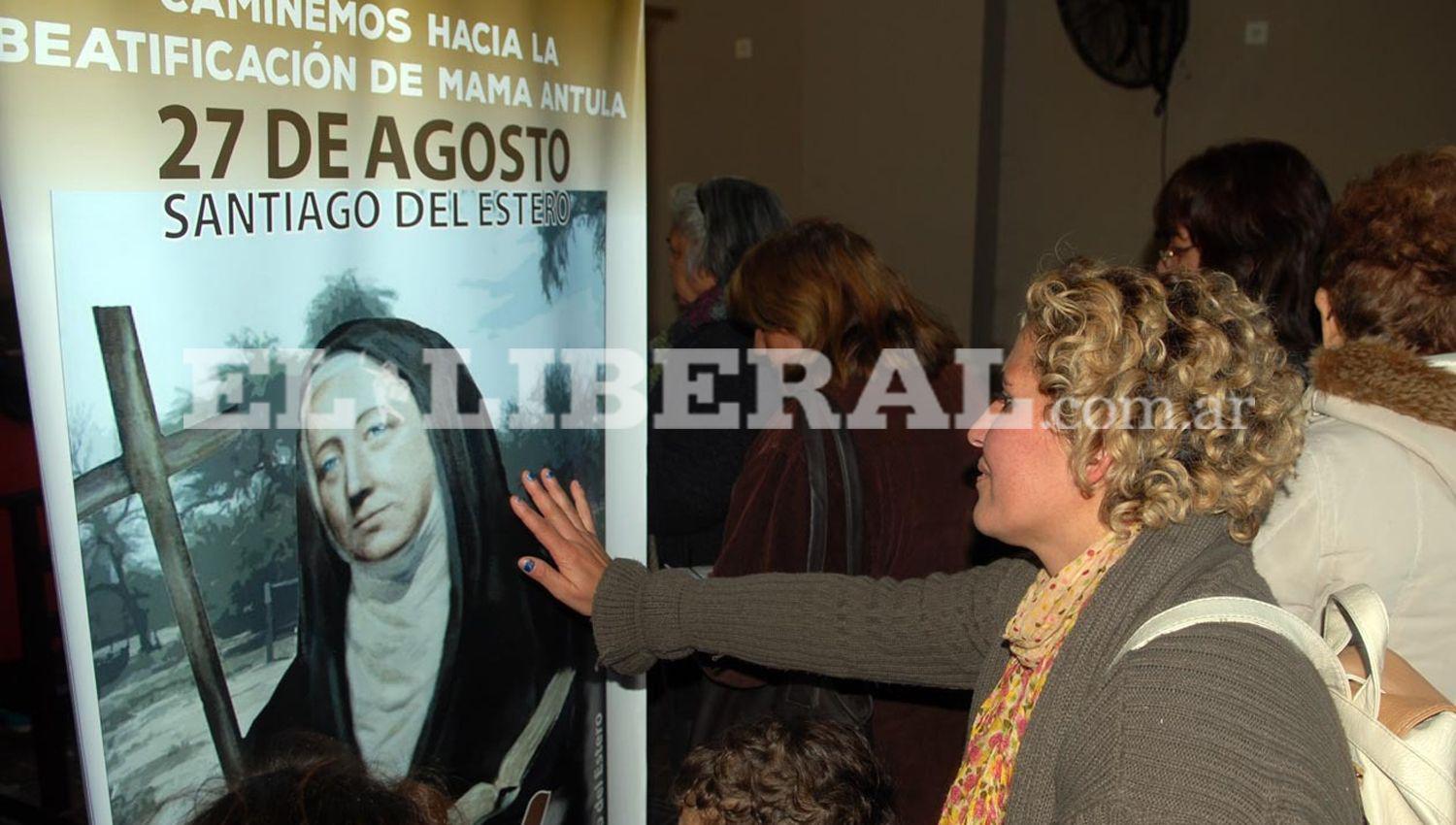 La imagen de la Beata María Antonia de Paz y Figueroa recorrer las calles de Loreto