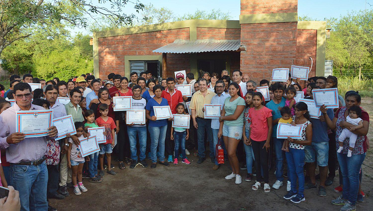 Se entregaron viviendas sociales en Santos Lugares