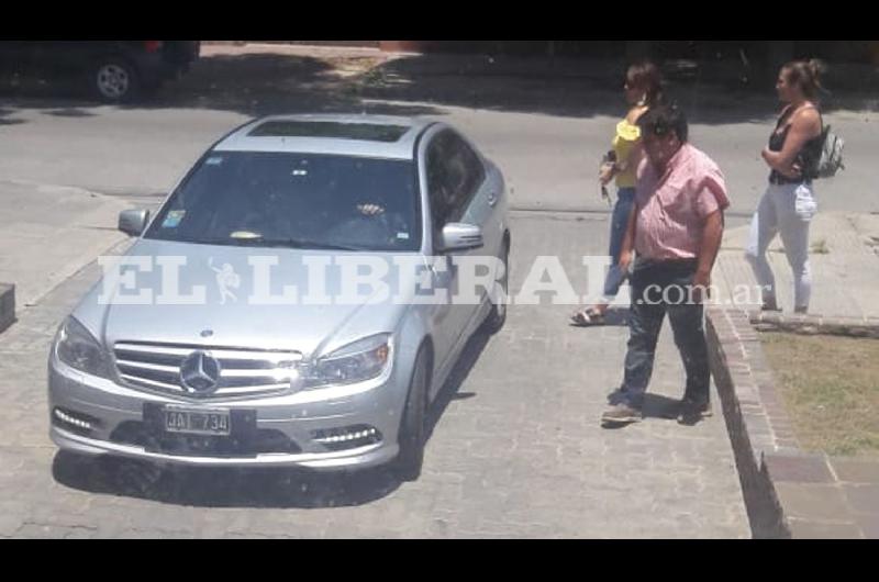 El joven Exequiel Chedid ingresó en el Centro Judicial Banda en un auto con vidrios polarizados