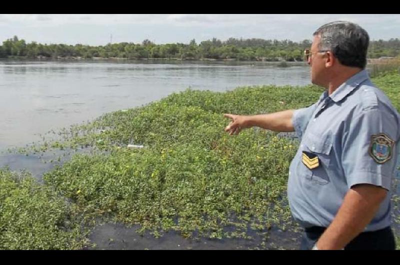 El dram�tico rescate se produjo en el Río Dulce con dirección a la Avenida Costanera Sur y Avenida Solís