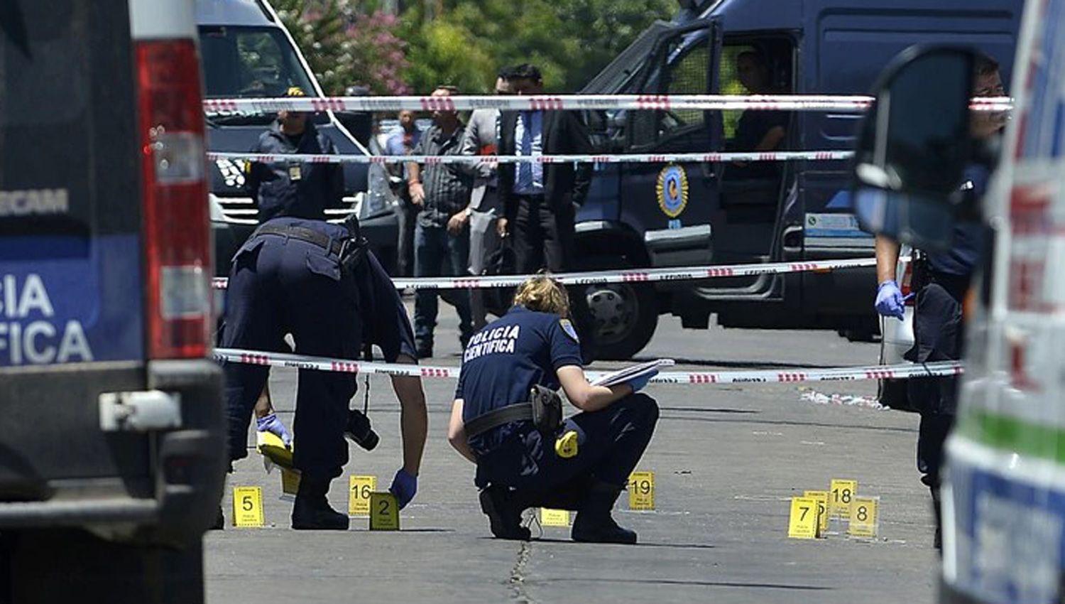 Es hijo de santiaguentildeos el cajero bancario que fue asesinado a tiros en sucursal I Casanova del Nacioacuten