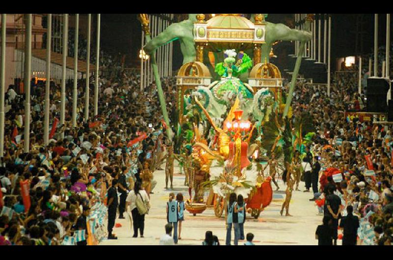 Carnaval 2020- Gualeguaychuacute vibra cada saacutebado con la fiesta a cielo abierto maacutes grande del paiacutes