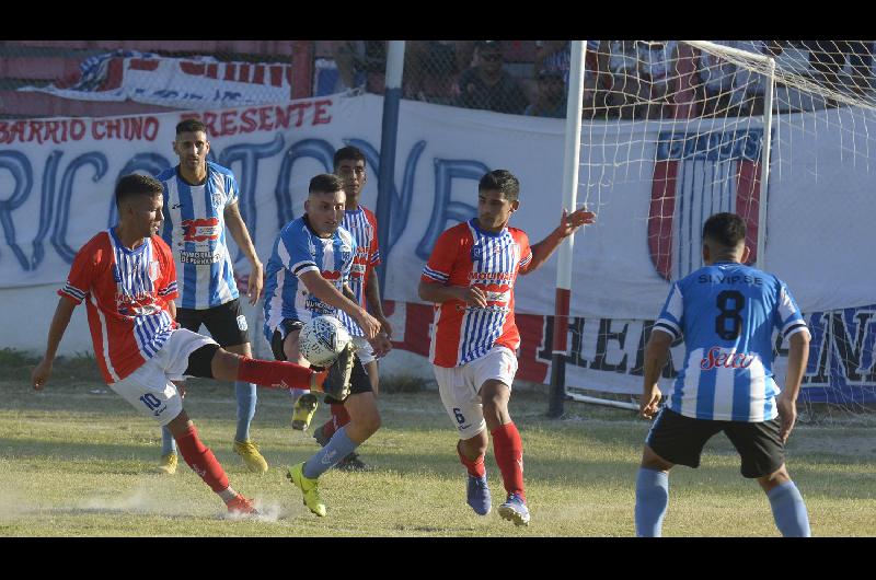 IGUALDAD El Trico y el Albiceleste jugaron un entretenido partido con una alta temperatura en el estadio Roberto Tito Molinari
