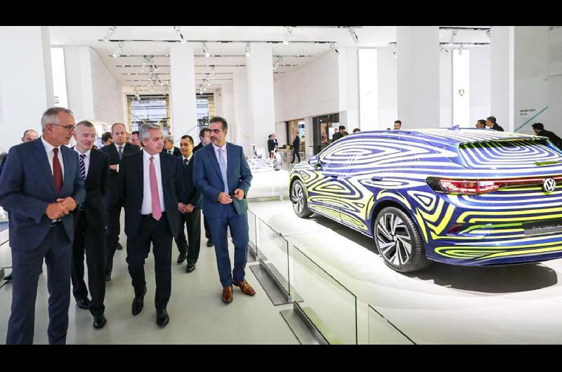 La reunión entre el presidente y los empresarios se desarrolló en el salón de conferencias del Volkswagen Drive Forum en la capital alemana