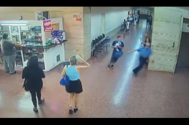 Impactante video- un bebeacute se broncoaspiroacute en Tribunales y los salvaron con teacutecnicas de RCP