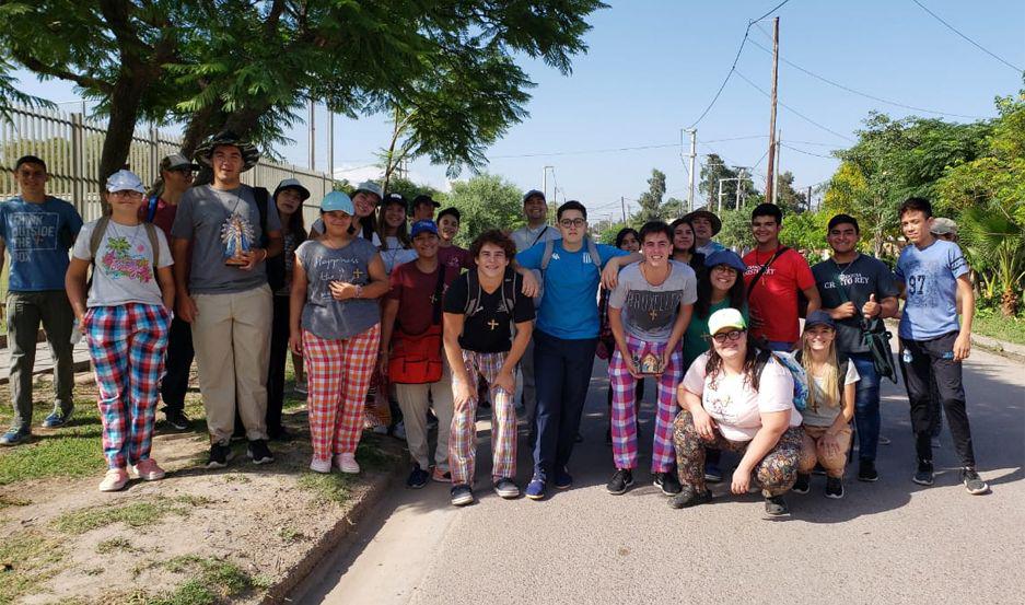 Joacutevenes de 9 de Julio misionan en el barrio Villa Raquel