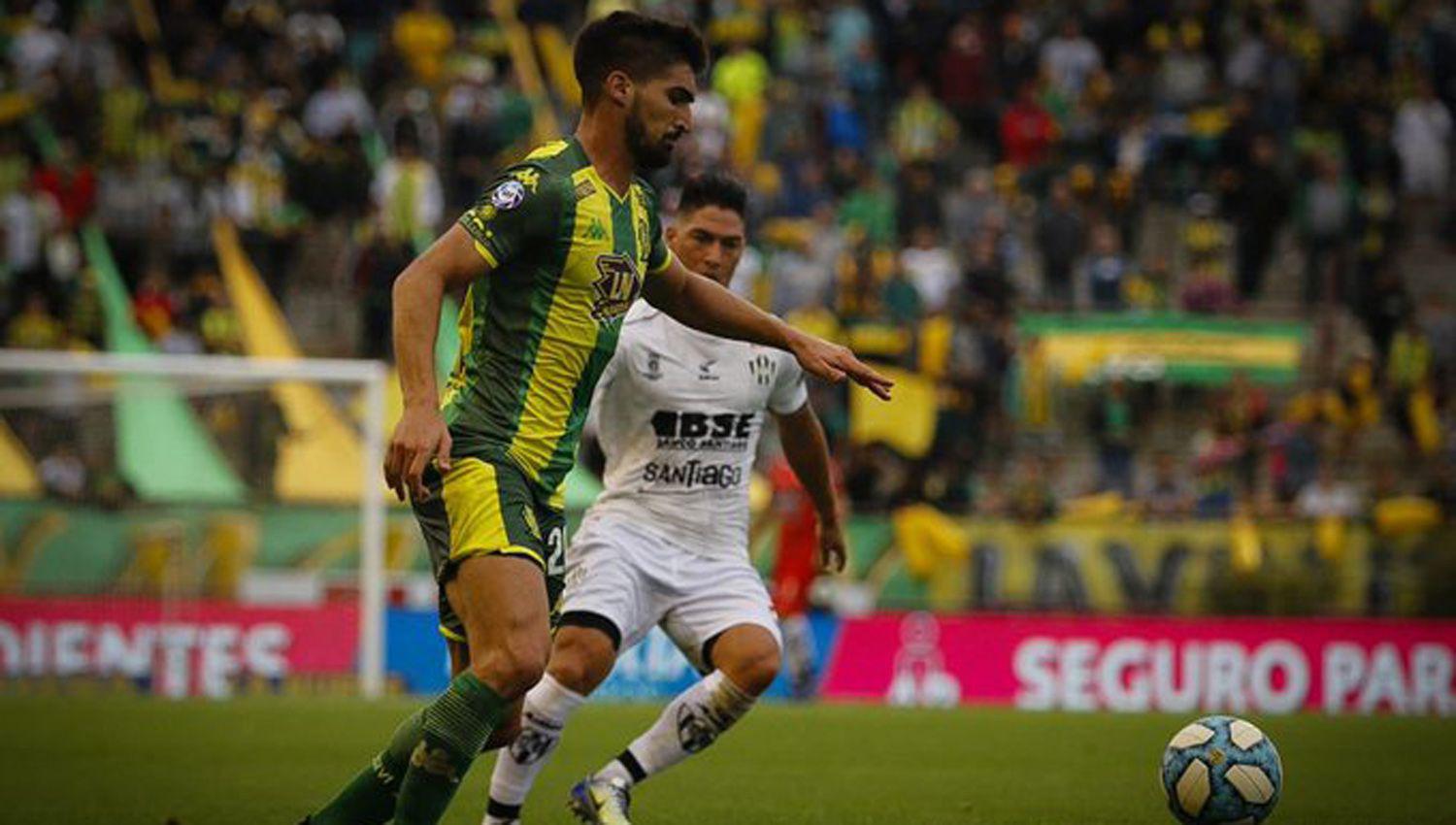 EN ACCIÓN Ismael Quílez marcó a un jugador de Aldosivi
