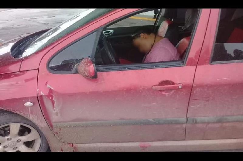 Ebrio se durmioacute dentro de su auto con sus hijas de 2 antildeos y 6 meses