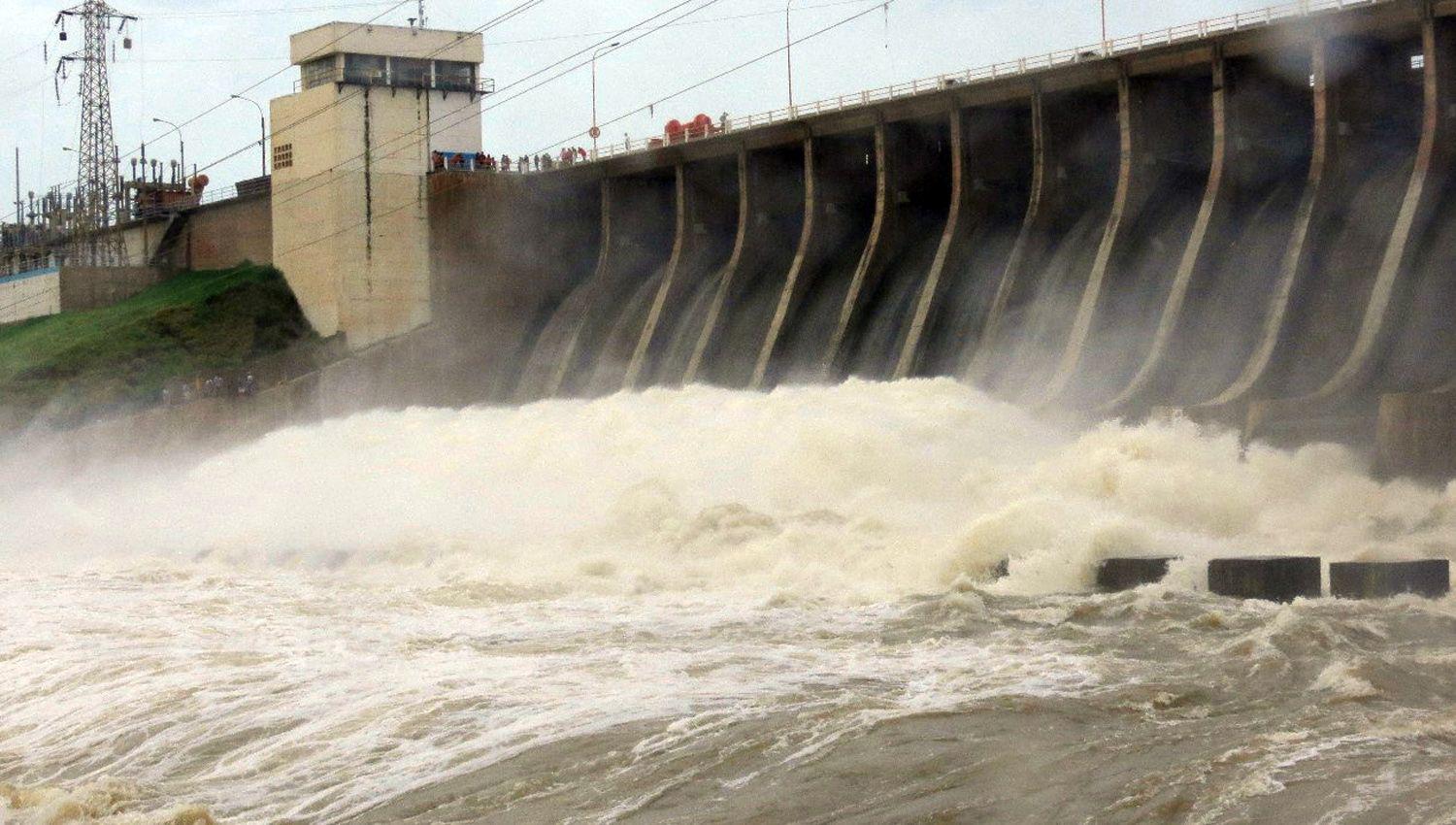 Santiago en alerta por los grandes caudales  de agua que ingresaban desde Tucumaacuten y Salta