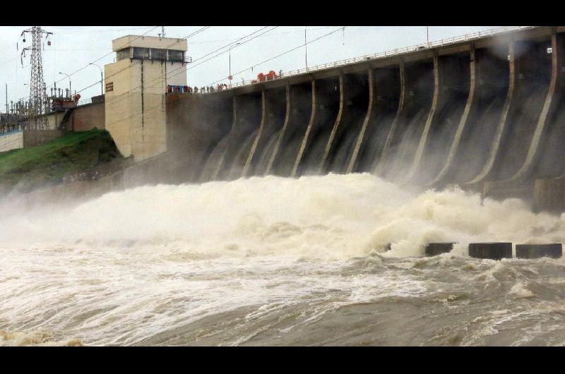 Santiago en alerta por los grandes caudales  de agua que ingresaban desde Tucumaacuten y Salta