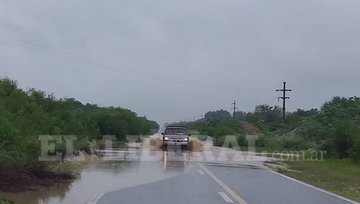 El Río Urueña desbordó a la altura de la localidad de Villa Nueva departamento Pellegrini