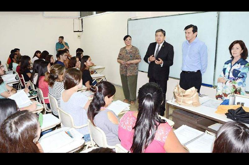 Unse- bienvenida a los alumnos de la Facultad de Humanidades