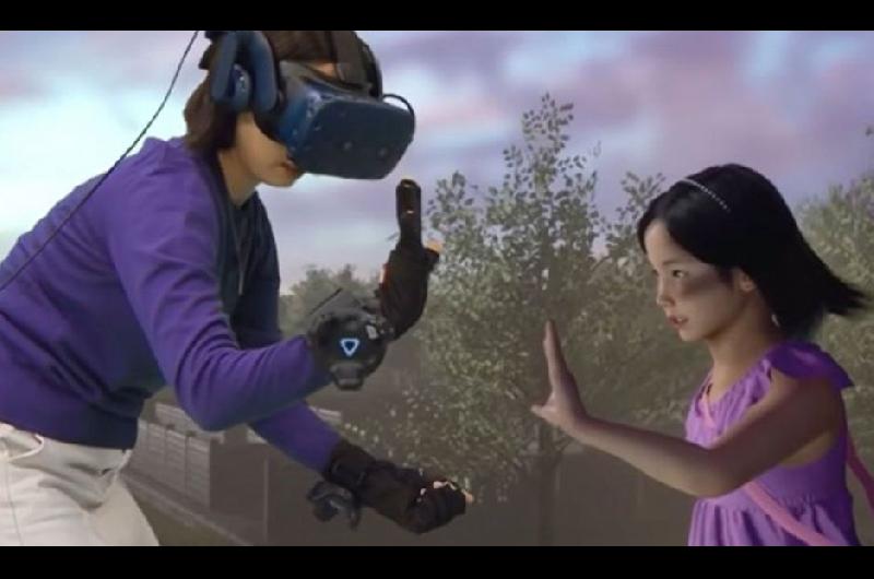 El impactante video en el que una mujer se ldquoreencontroacuterdquo con su hija fallecida mediante realidad virtual