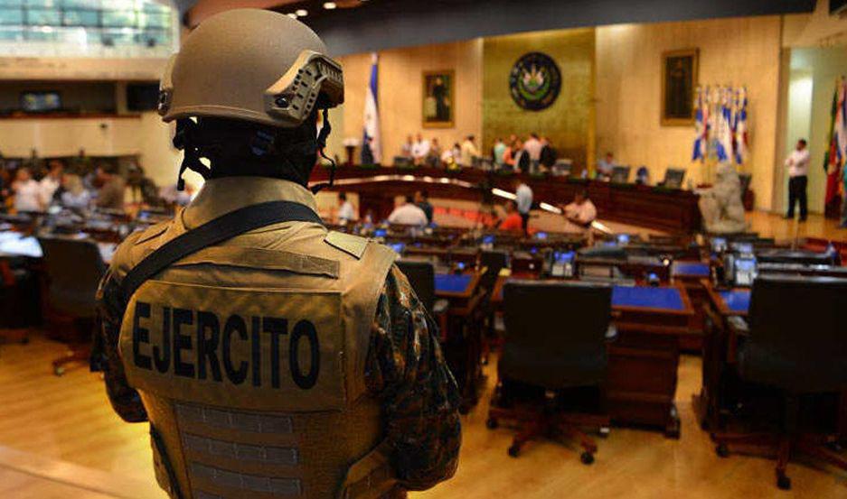 EEUU consideroacute ldquoinaceptablerdquo la entrada de militares en el Legislativo de El Salvador