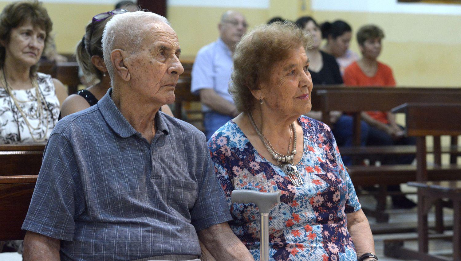 Clara y Julio hace 65 antildeos que se casaron y hoy viven su amor como el primer diacutea