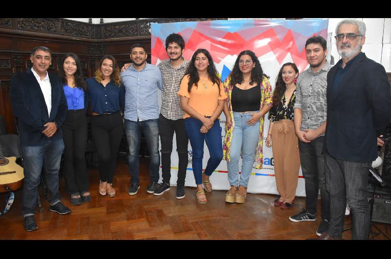 Muacutesicos santiaguentildeos se presentaraacuten en el Teatro Coloacuten