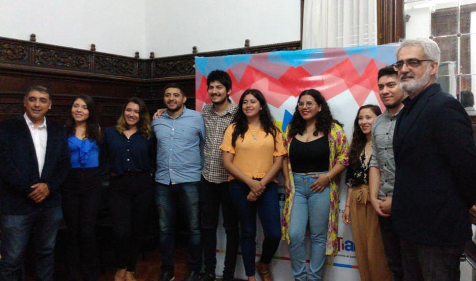 Muacutesicos de nuestra provincia actuaraacuten en el Teatro Coloacuten