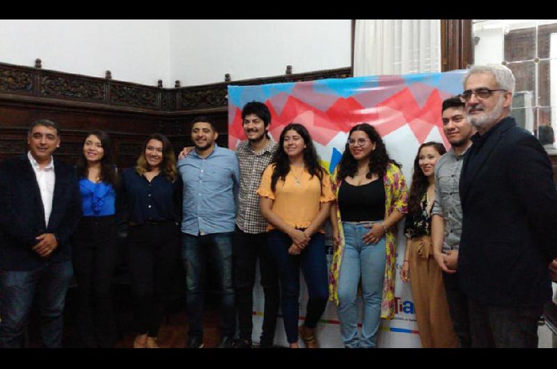 Muacutesicos de nuestra provincia actuaraacuten en el Teatro Coloacuten