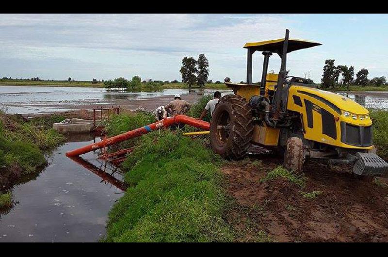 Tras las lluvias el ejido de Colonia El Simbolar quedoacute normalizado