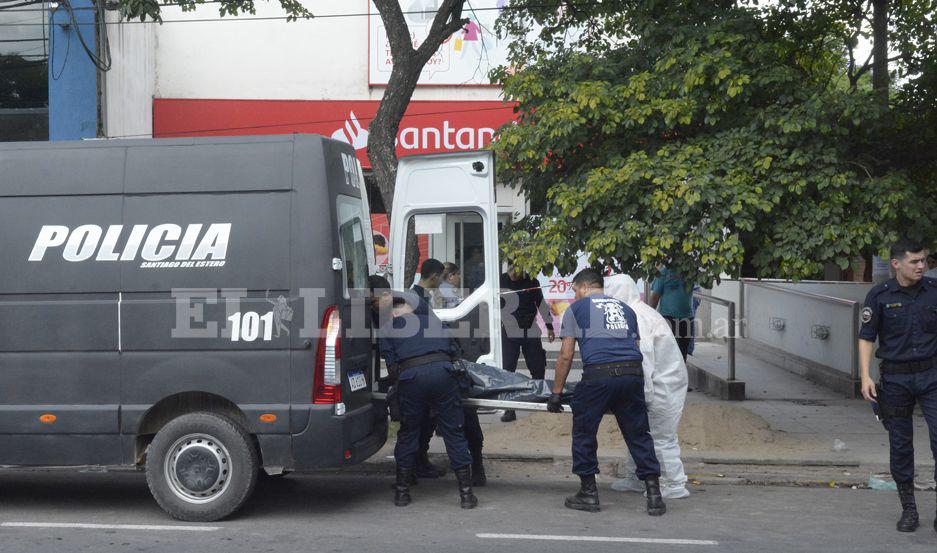 Hallan muerto a un guardia en el banco Santander