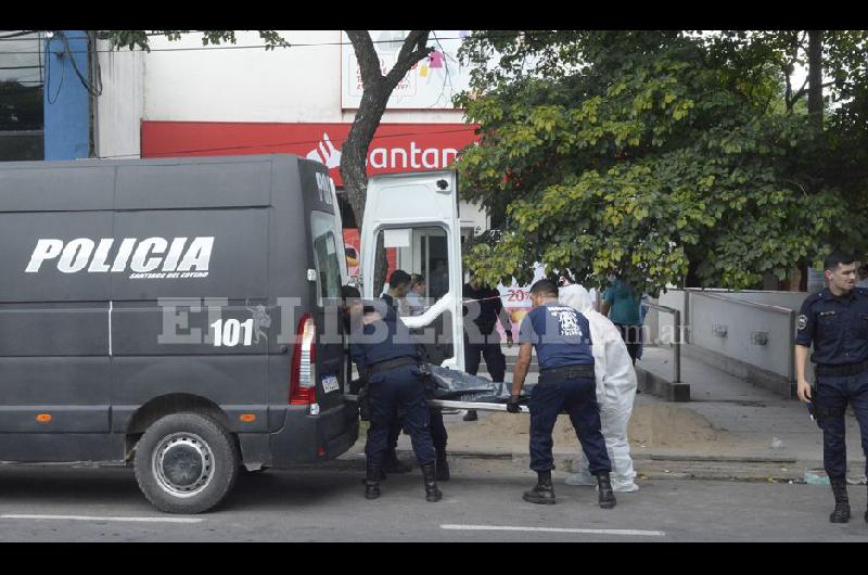 Hallan muerto a un guardia en el banco Santander