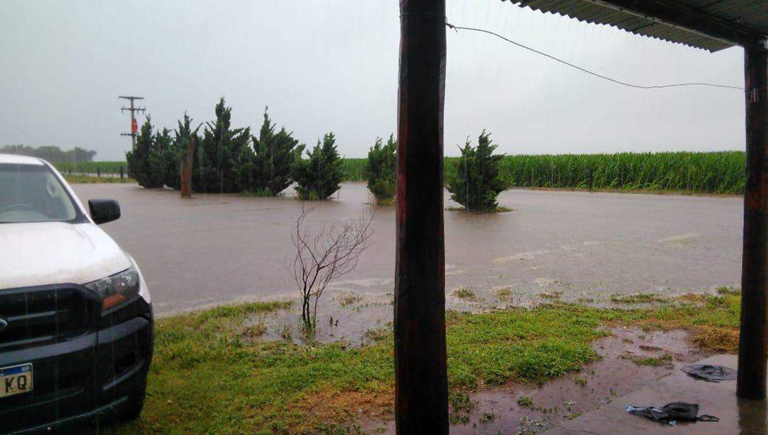 Habitantes de la zona de Otumpa quedaron rodeados por el agua de las lluvias de días anteriores