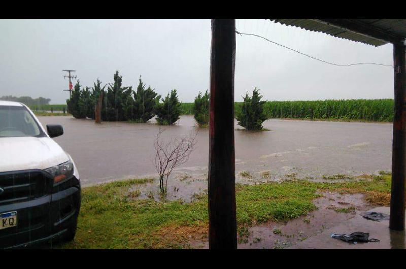 Habitantes de la zona de Otumpa quedaron rodeados por el agua de las lluvias de días anteriores