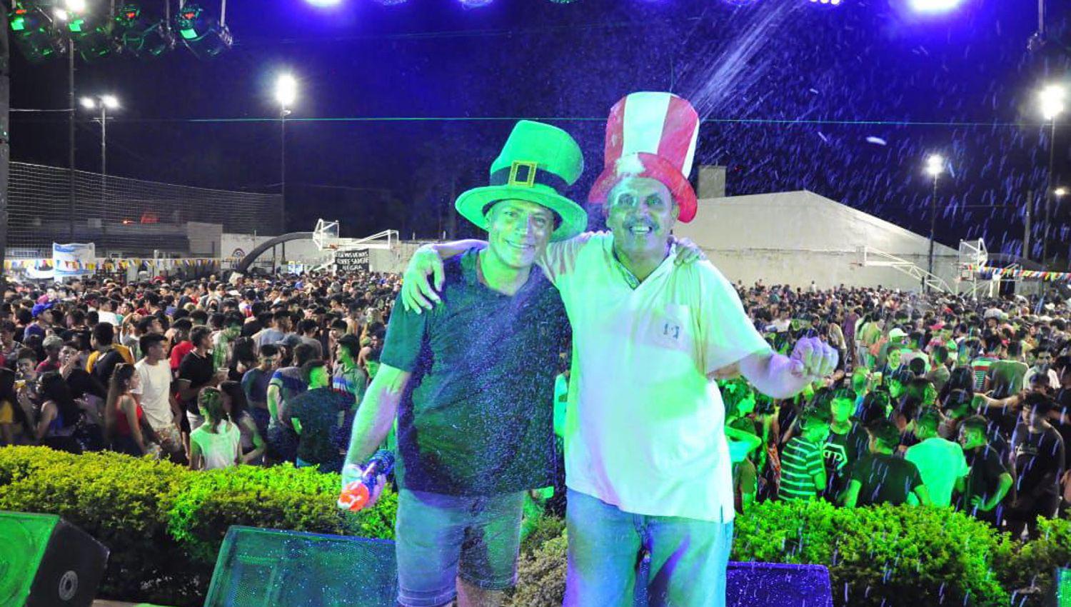 La primera noche del Carnaval de la Familia estalló en Olímpico