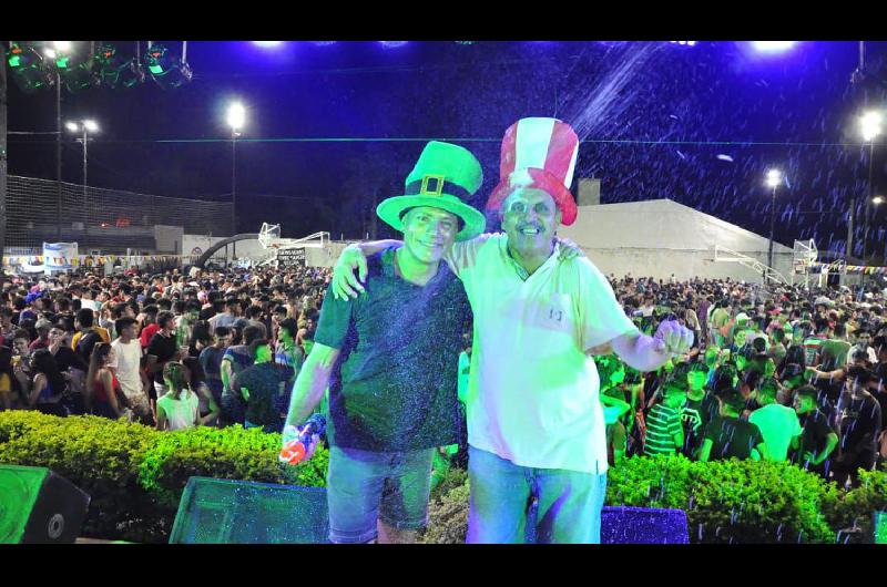 La primera noche del Carnaval de la Familia estalló en Olímpico