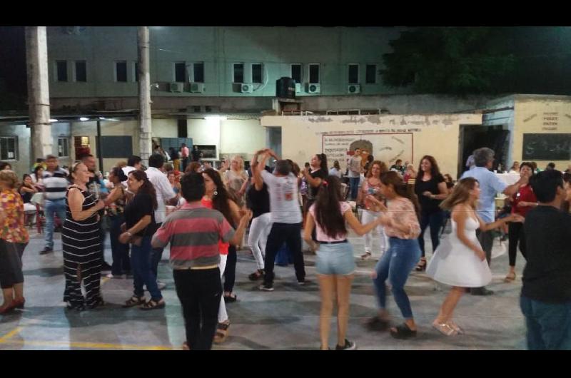 ldquoEmocionante y divertidardquo noche de festejo iacutentimo por las Bodas de Plata de la Academia La Chacarera