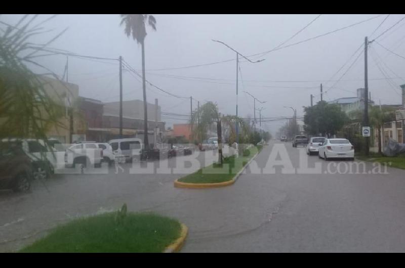 La caída del agua también fue intensa sobre la ciudad de Añatuya